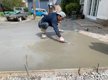 遠賀郡にて外構エクステリア工事（駐車場コンクリート打設作業風景お見せします）