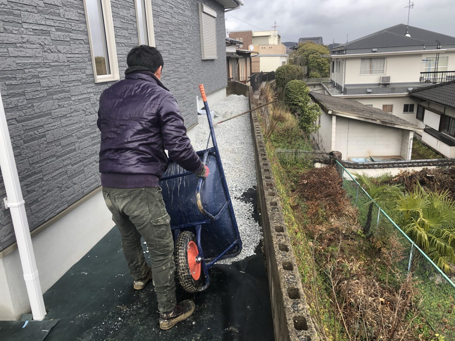 北九州市八幡西区にて外構エクステリア工事（早めに雑草対策を！施工事例紹介します）