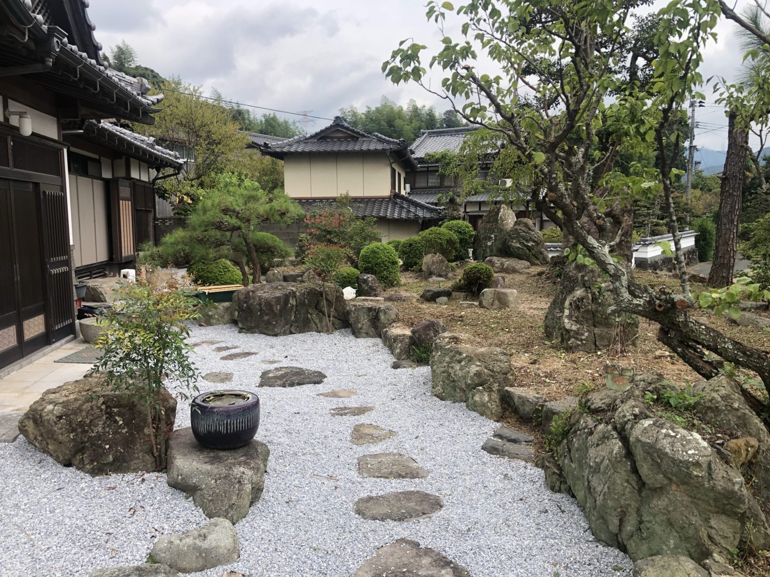 北九州市八幡西区にて外構工事（雑草は嫌！雑草対策の施工事例紹介します）